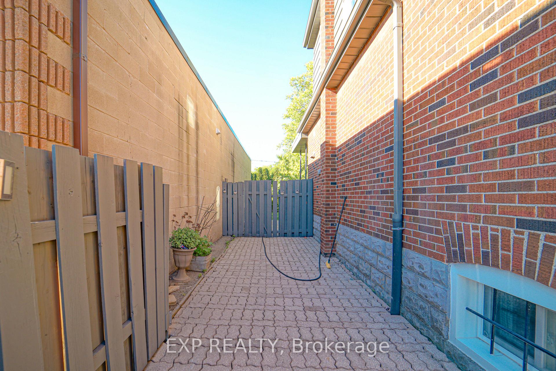 Photo 28 of Unit upstairs, 1509 Main Street, Hamilton, Homeside — HOMEH