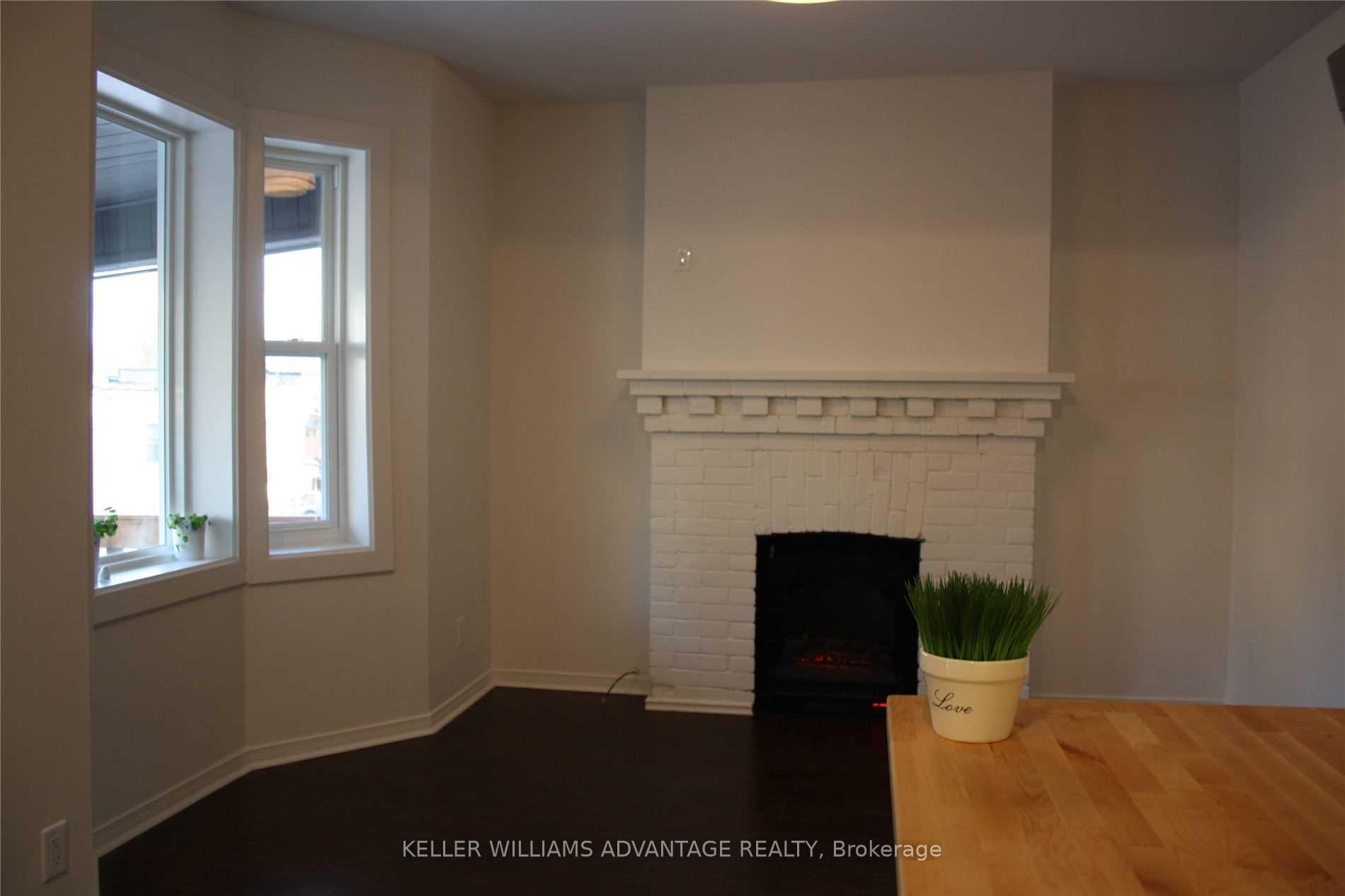 Photo 4 of Unit Unit A, 238 Highfield Road, Toronto, Greenwood-Coxwell — HOMEH