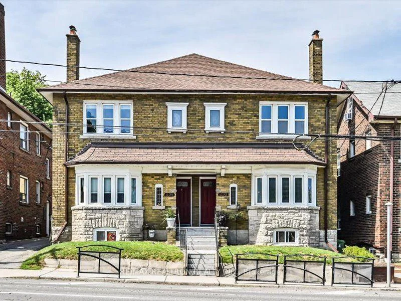Front of 1130 Avenue Road