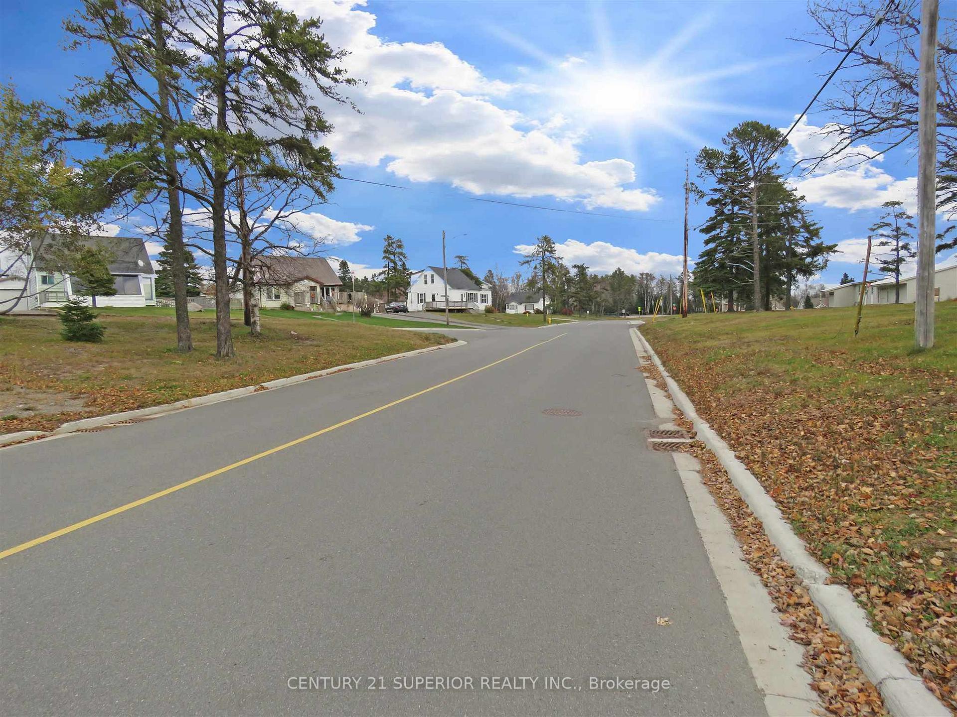 Photo 37 of 41 Simcoe Plaza, Terrace Bay — HOMEH