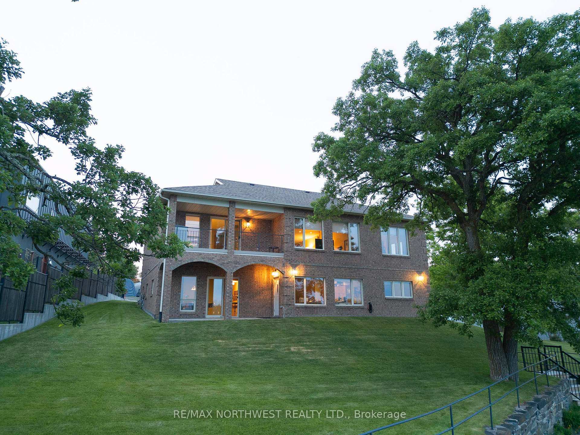 Photo of 110 Lakeside Crescent