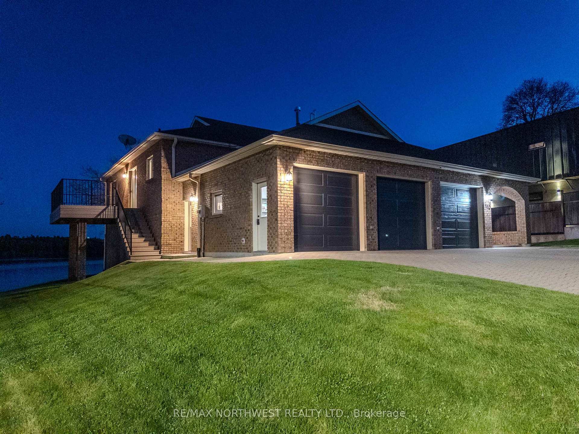 Photo 3 of 110 Lakeside Crescent, Kenora, Lakeside — HOMEH