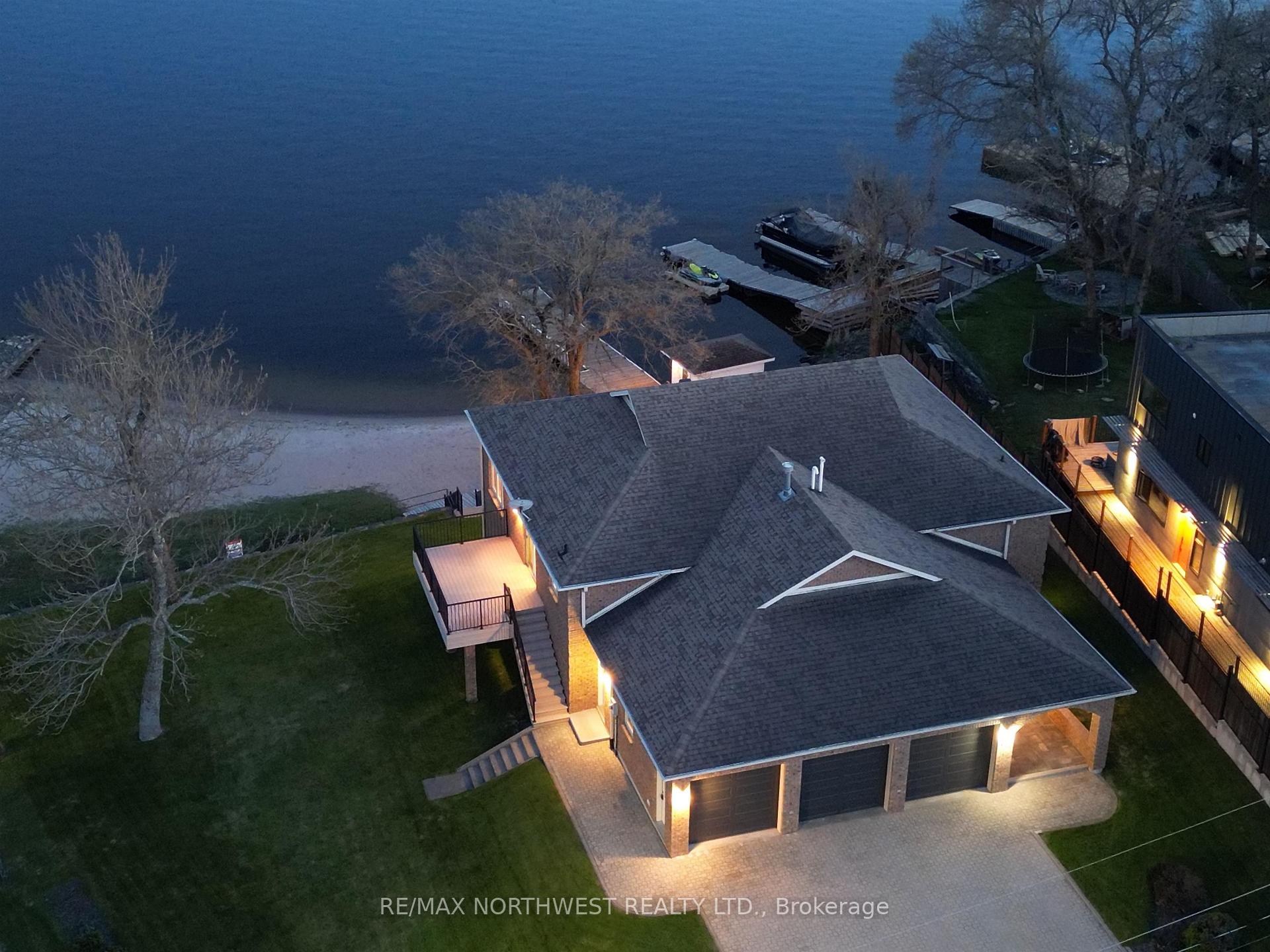 Photo 4 of 110 Lakeside Crescent, Kenora, Lakeside — HOMEH