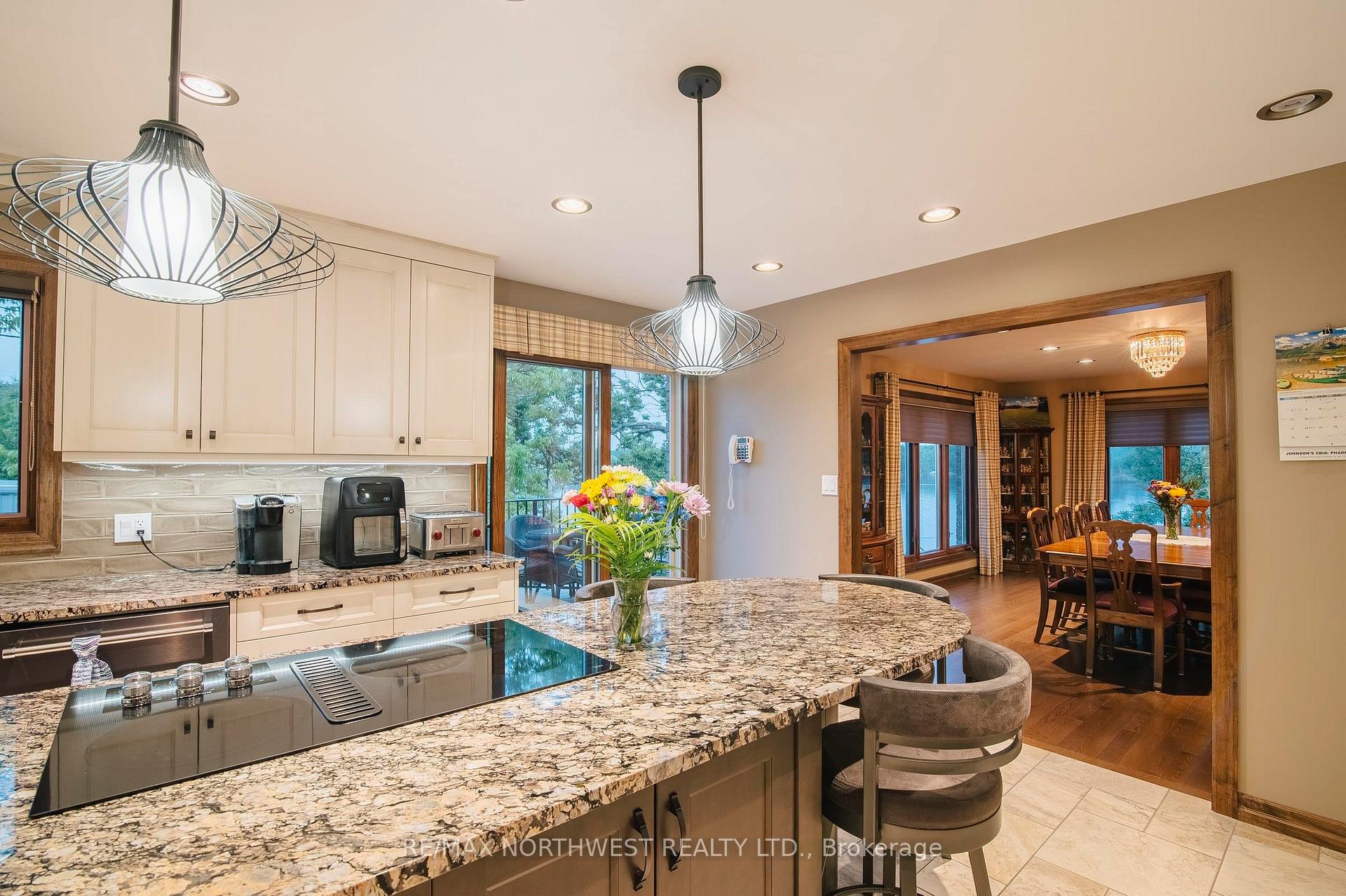 Photo 13 of 110 Lakeside Crescent, Kenora, Lakeside — HOMEH