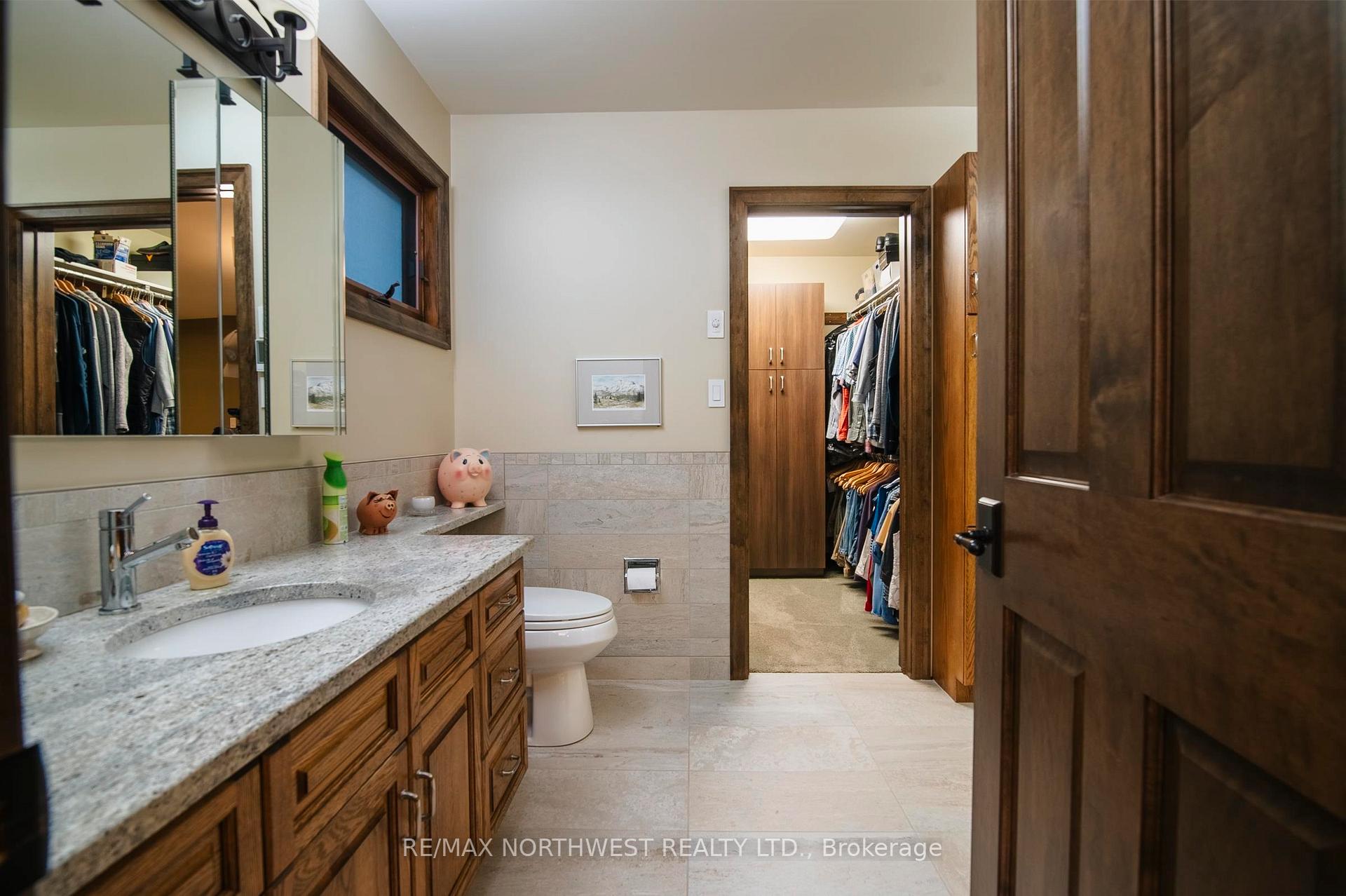 Photo 23 of 110 Lakeside Crescent, Kenora, Lakeside — HOMEH