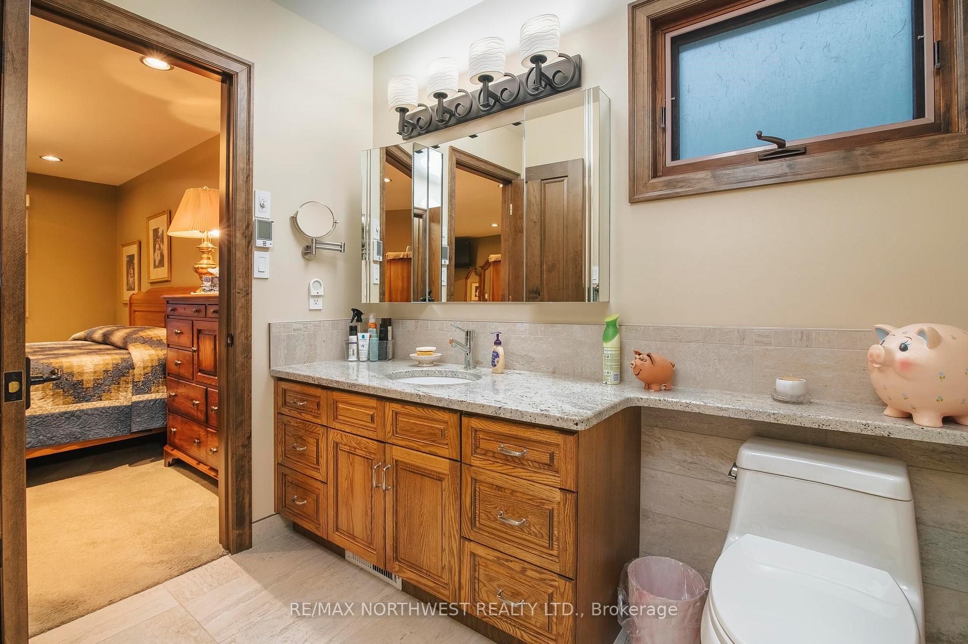 Photo 24 of 110 Lakeside Crescent, Kenora, Lakeside — HOMEH