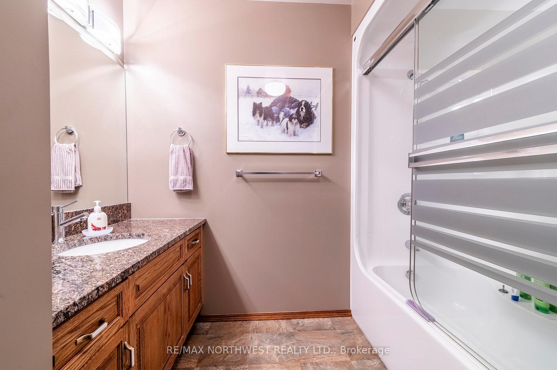 Photo 33 of 110 Lakeside Crescent, Kenora, Lakeside — HOMEH