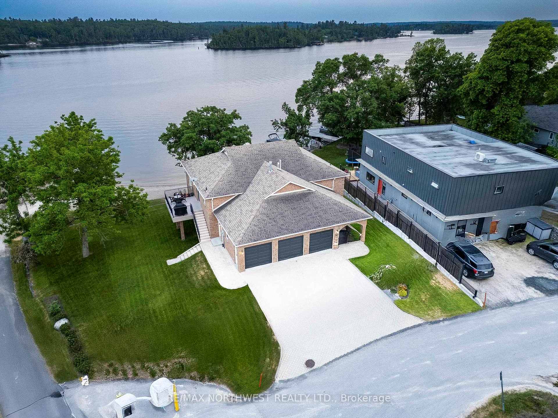 Photo 43 of 110 Lakeside Crescent, Kenora, Lakeside — HOMEH
