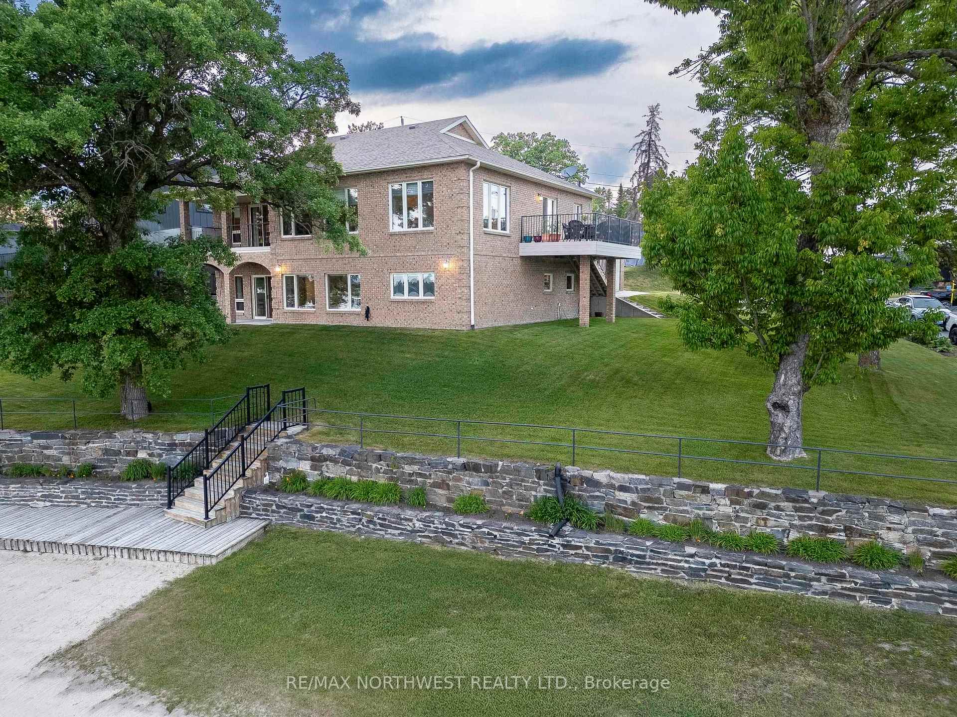 Photo 45 of 110 Lakeside Crescent, Kenora, Lakeside — HOMEH