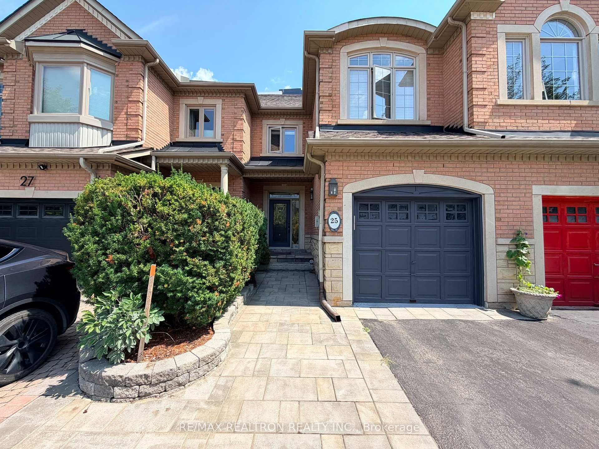 Photo 1 of 25 Kingsbridge Circle, Vaughan, Beverley Glen — HOMEH
