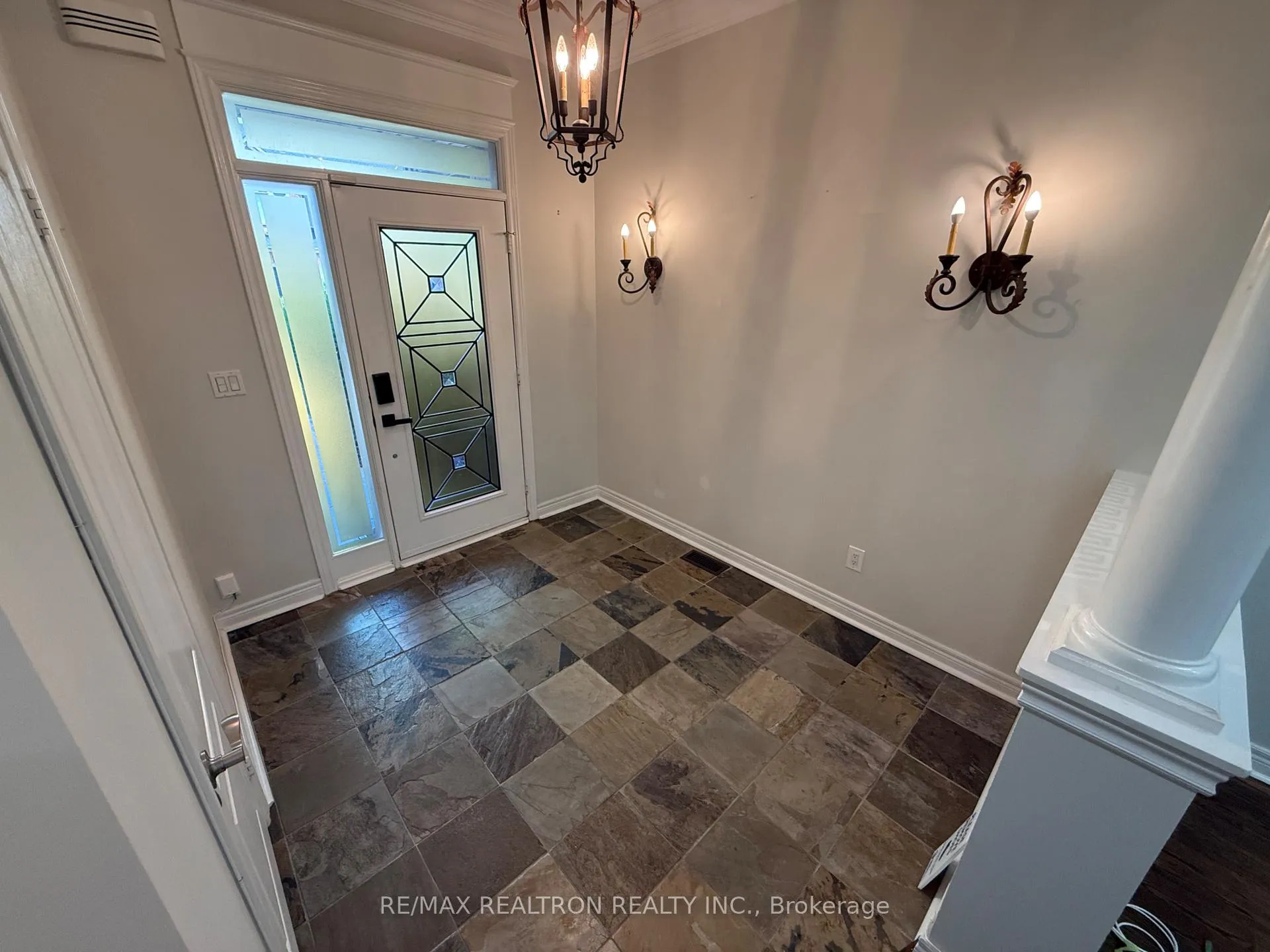 Photo 2 of 25 Kingsbridge Circle, Vaughan, Beverley Glen — HOMEH
