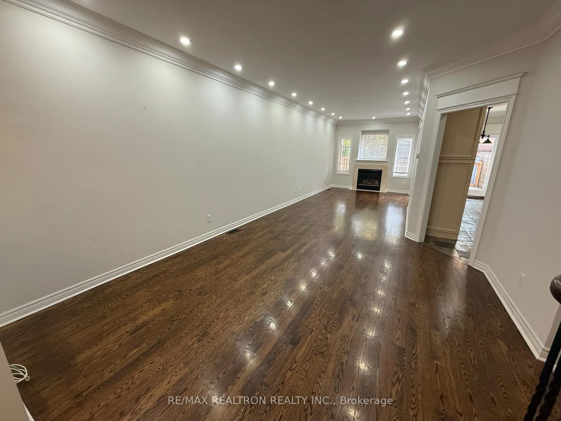 Photo 3 of 25 Kingsbridge Circle, Vaughan, Beverley Glen — HOMEH