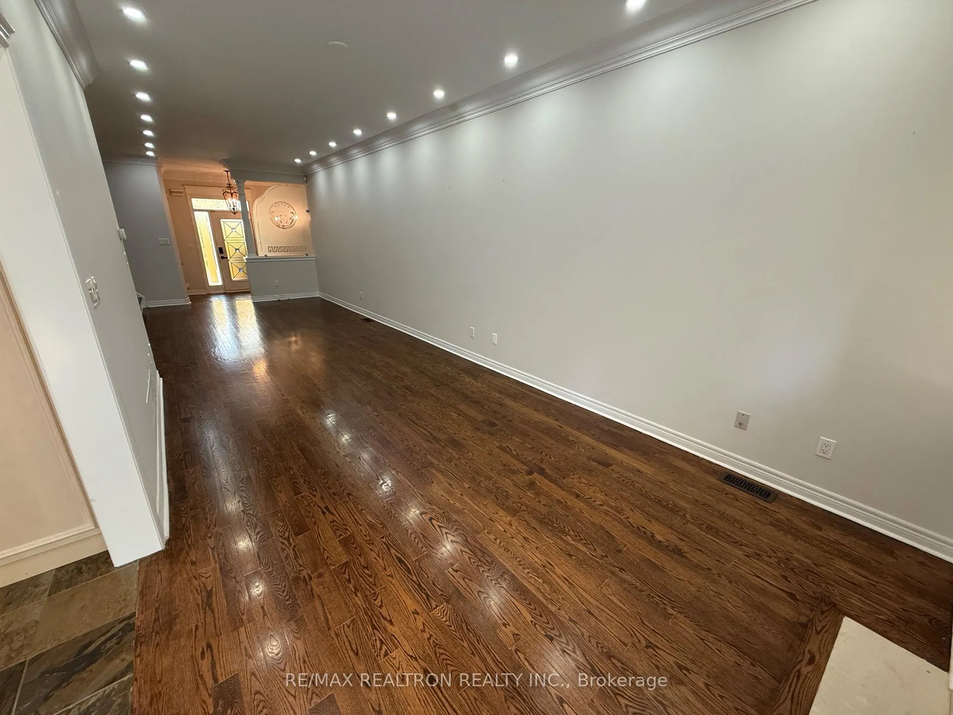 Photo 4 of 25 Kingsbridge Circle, Vaughan, Beverley Glen — HOMEH