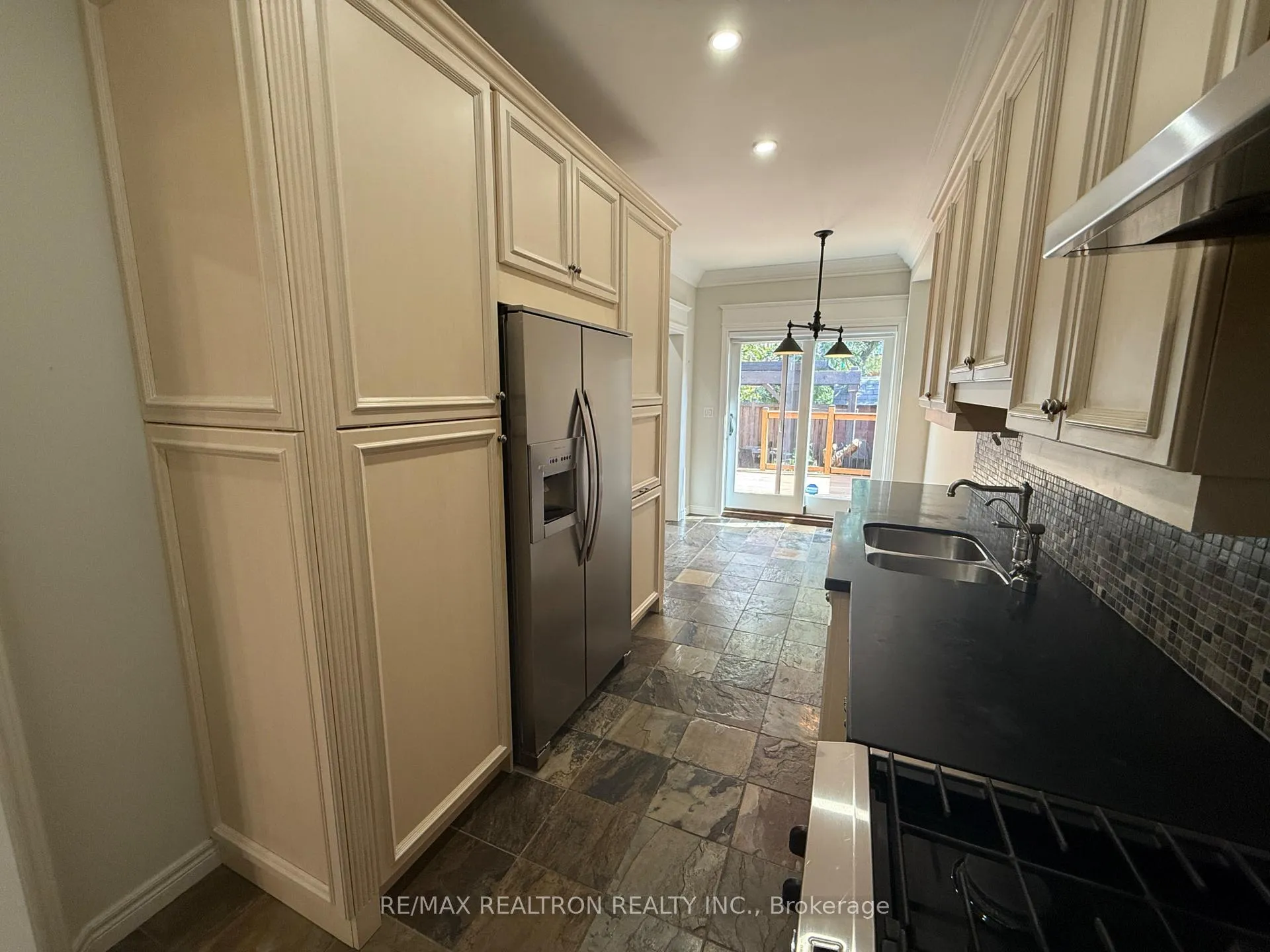 Photo 5 of 25 Kingsbridge Circle, Vaughan, Beverley Glen — HOMEH