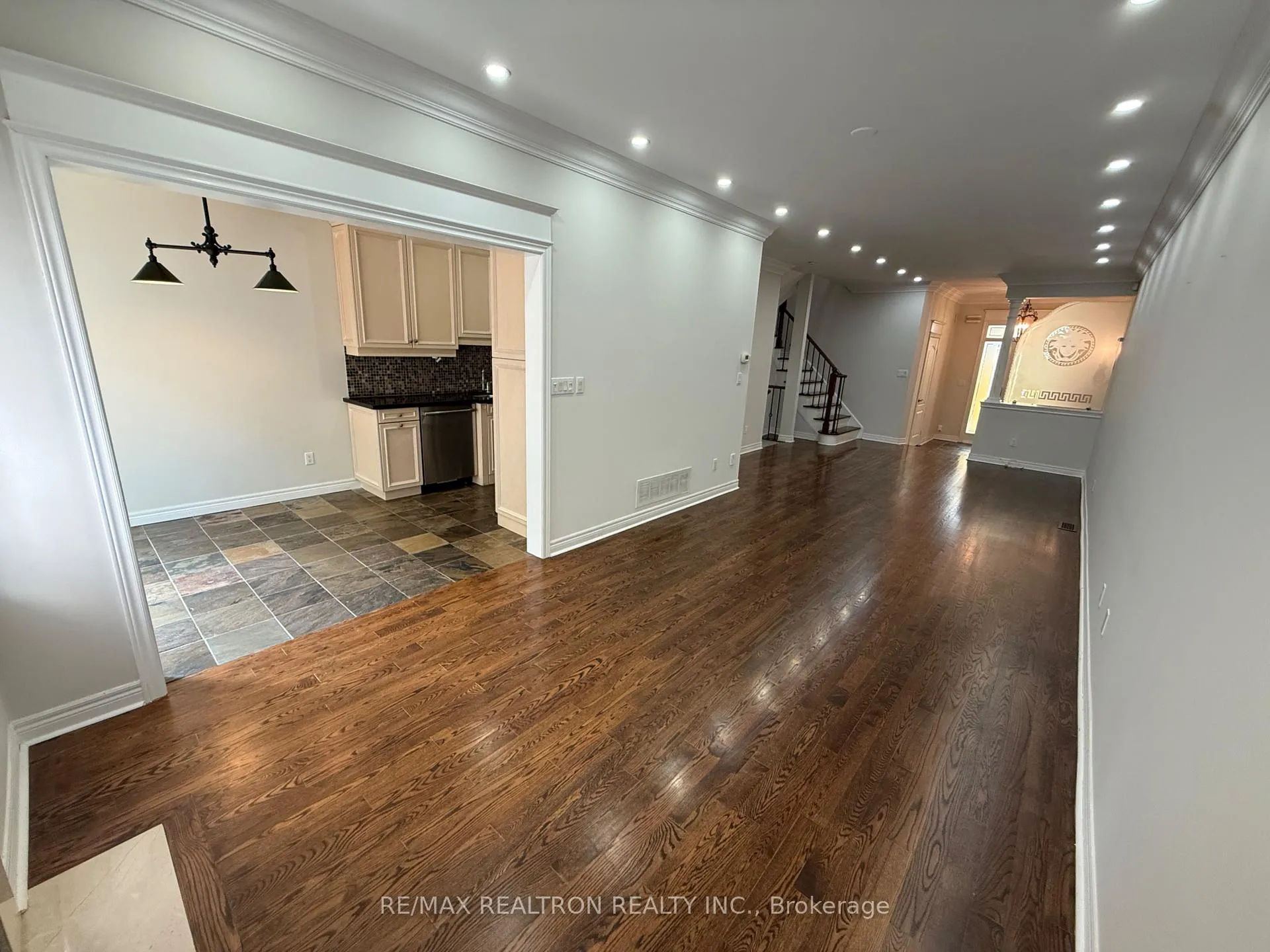 Photo 7 of 25 Kingsbridge Circle, Vaughan, Beverley Glen — HOMEH