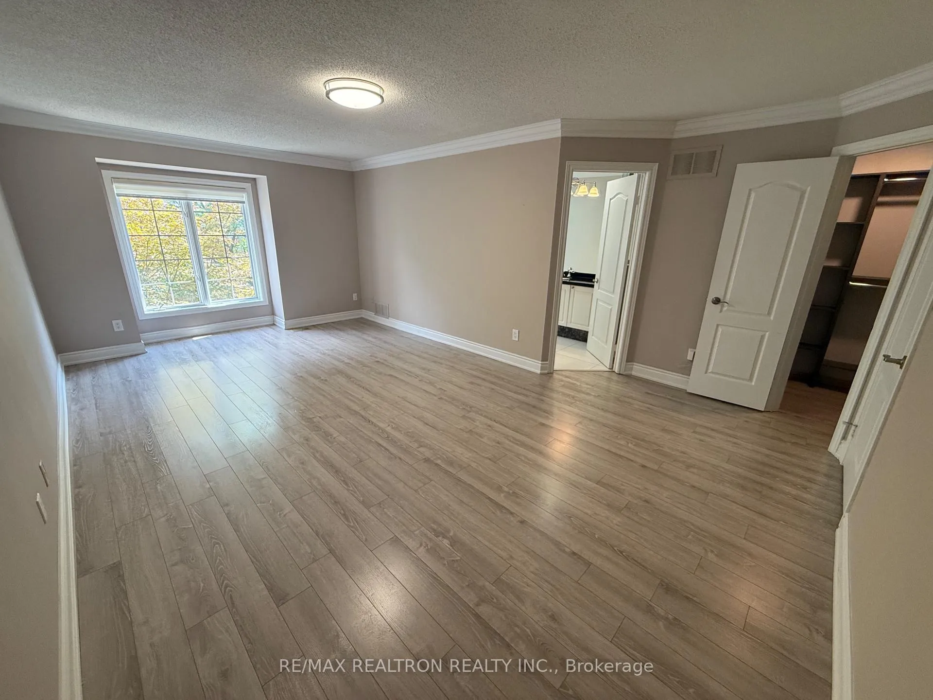 Photo 10 of 25 Kingsbridge Circle, Vaughan, Beverley Glen — HOMEH