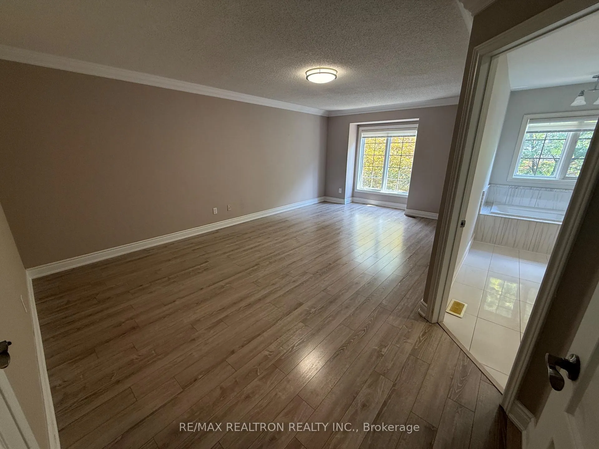 Photo 11 of 25 Kingsbridge Circle, Vaughan, Beverley Glen — HOMEH