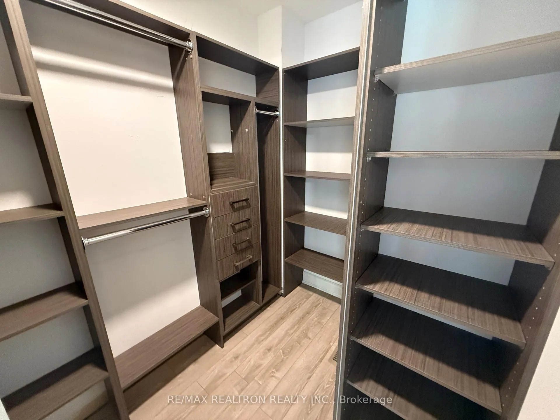 Photo 13 of 25 Kingsbridge Circle, Vaughan, Beverley Glen — HOMEH