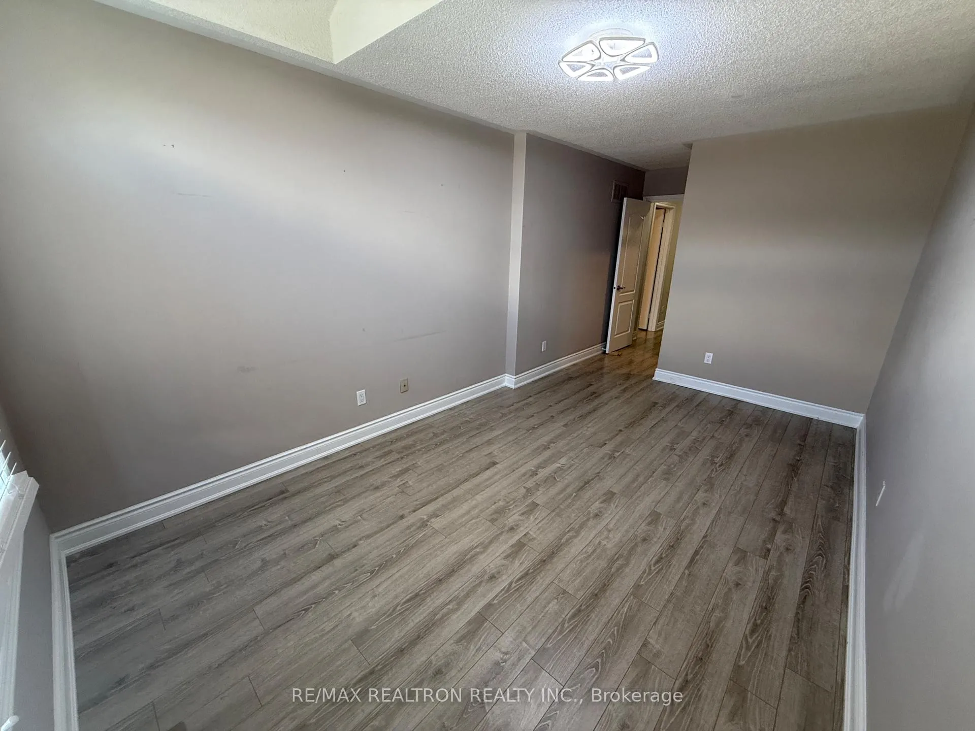 Photo 15 of 25 Kingsbridge Circle, Vaughan, Beverley Glen — HOMEH