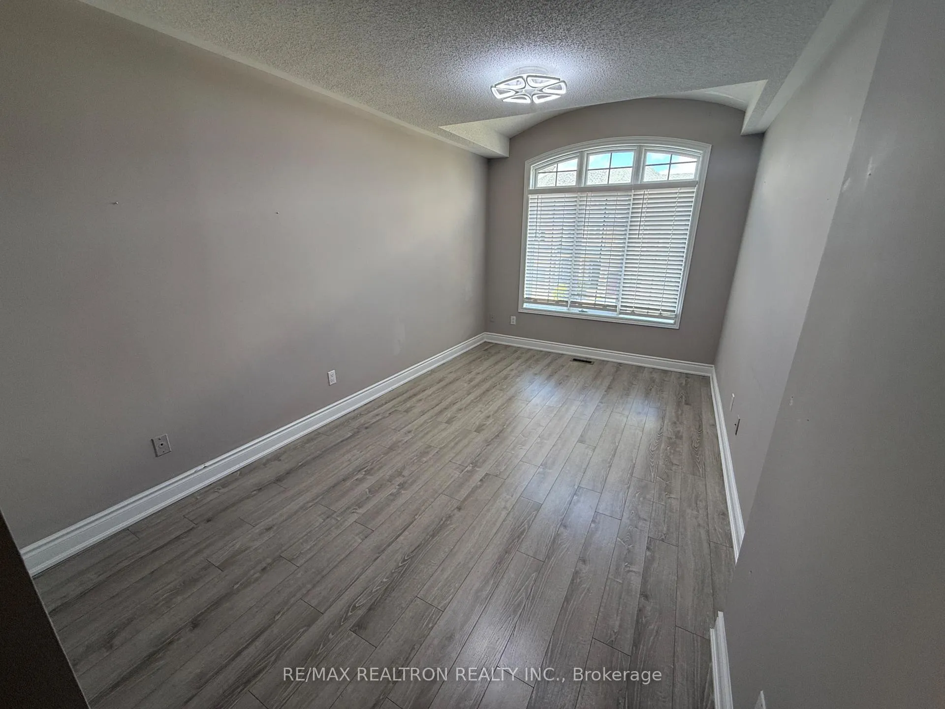 Photo 16 of 25 Kingsbridge Circle, Vaughan, Beverley Glen — HOMEH