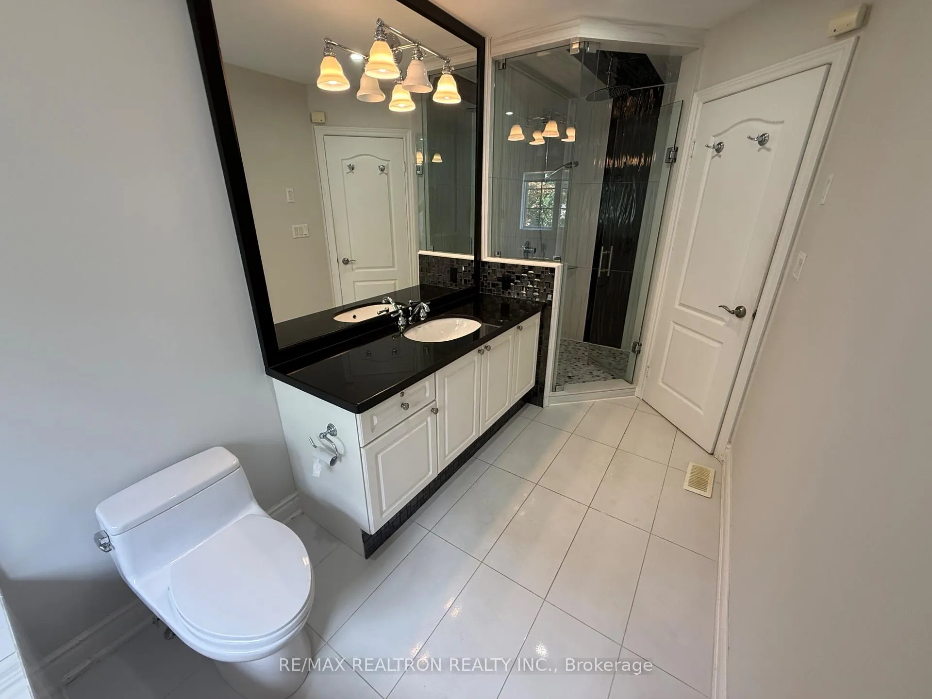 Photo 17 of 25 Kingsbridge Circle, Vaughan, Beverley Glen — HOMEH