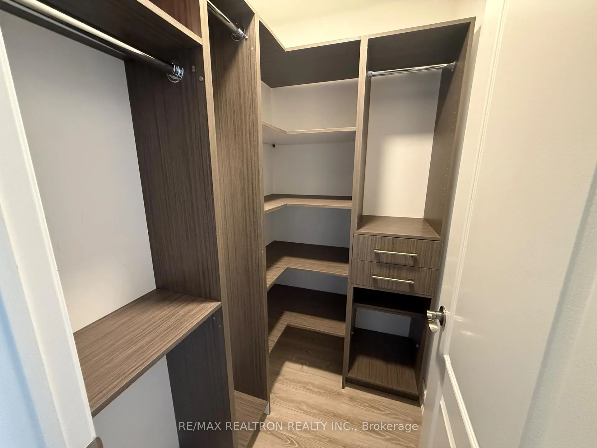 Photo 20 of 25 Kingsbridge Circle, Vaughan, Beverley Glen — HOMEH