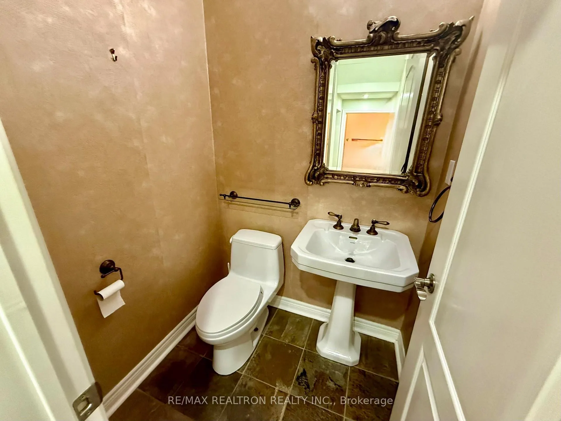 Photo 22 of 25 Kingsbridge Circle, Vaughan, Beverley Glen — HOMEH