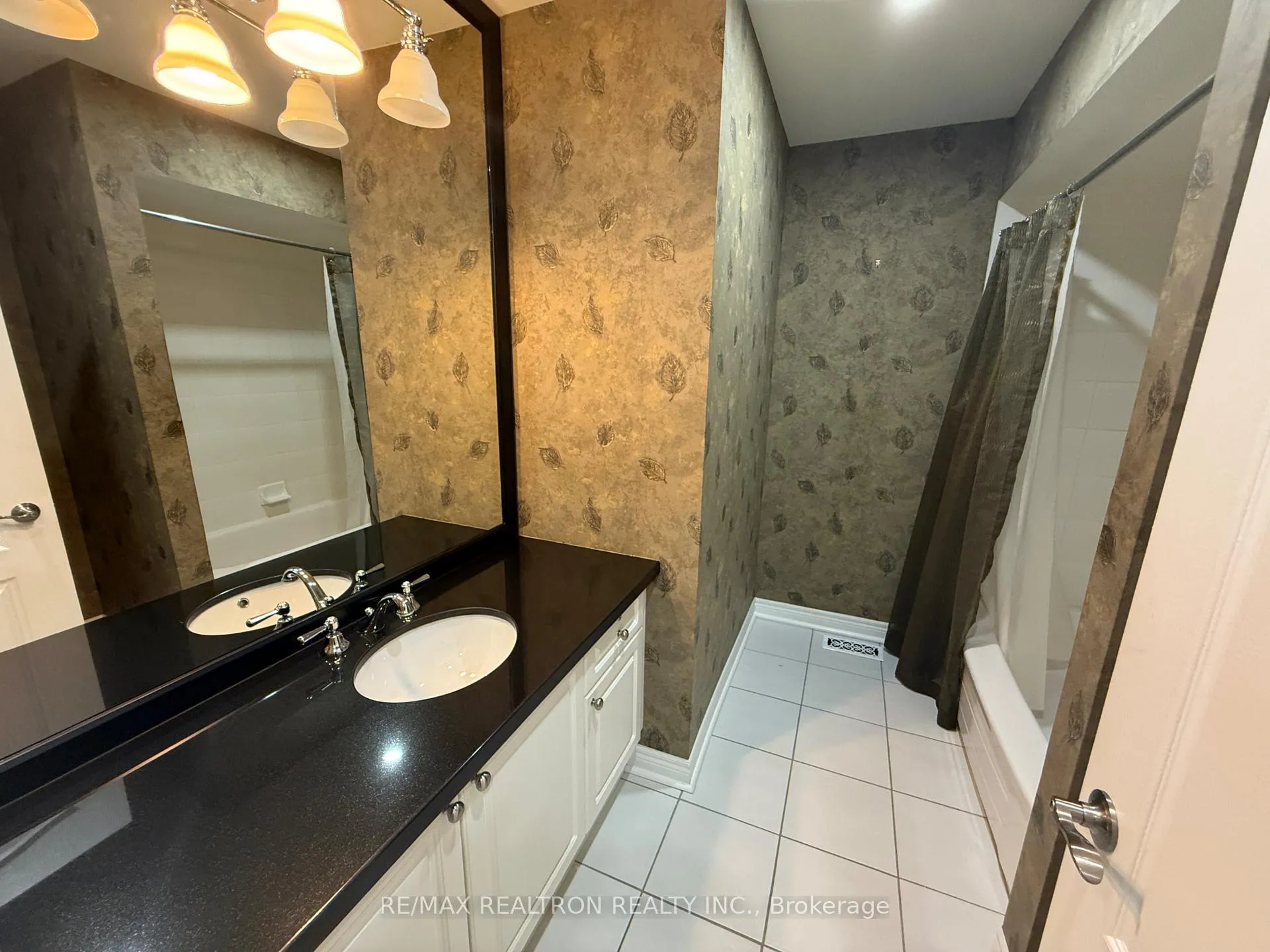 Photo 24 of 25 Kingsbridge Circle, Vaughan, Beverley Glen — HOMEH