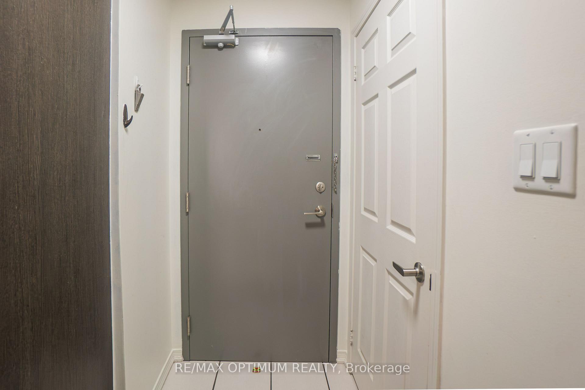 Photo 5 of Unit 315, 50 Sky Harbour Drive, Brampton, Bram West — HOMEH