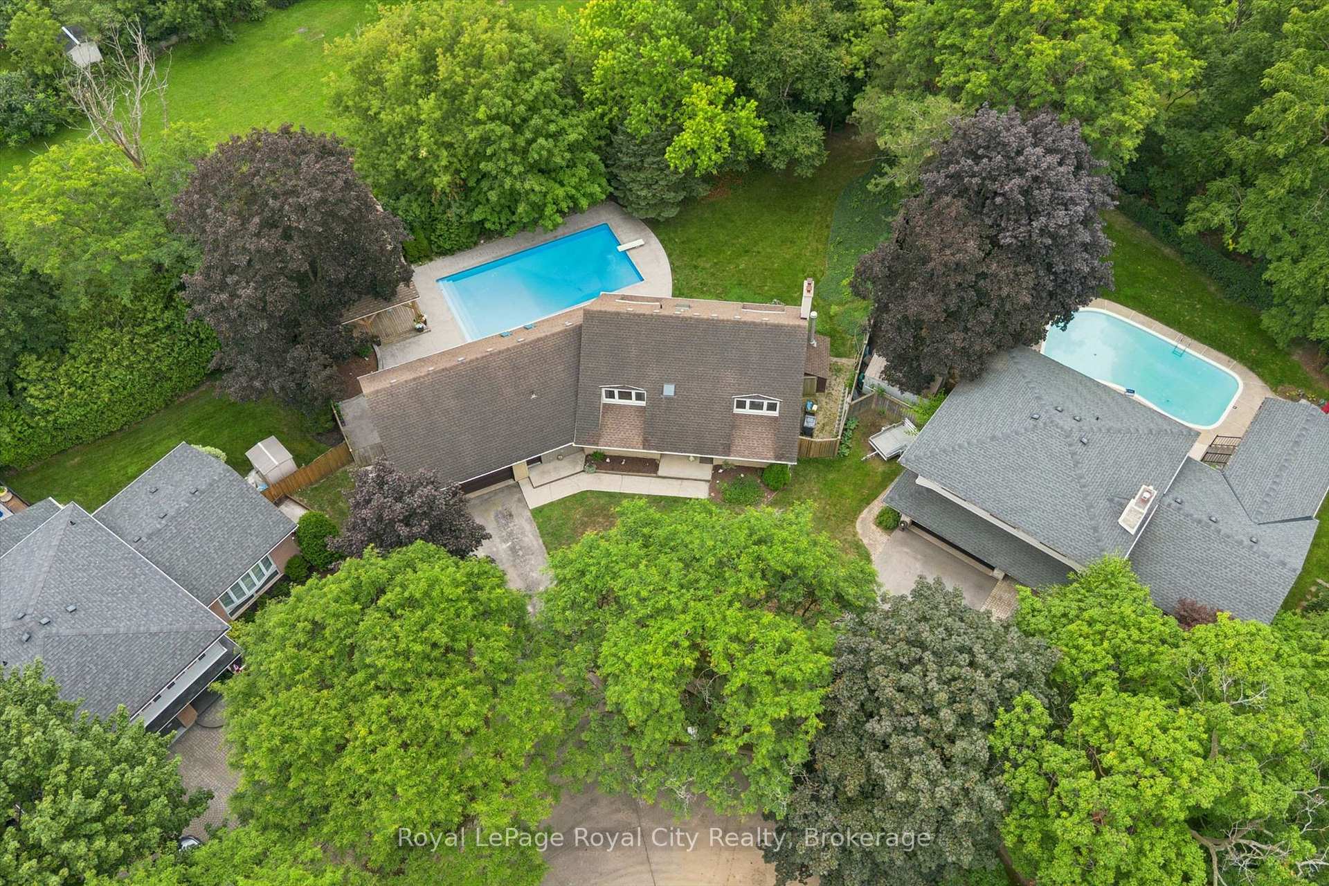 Photo 2 of 8 Berkley Place, Guelph, Riverside Park — HOMEH
