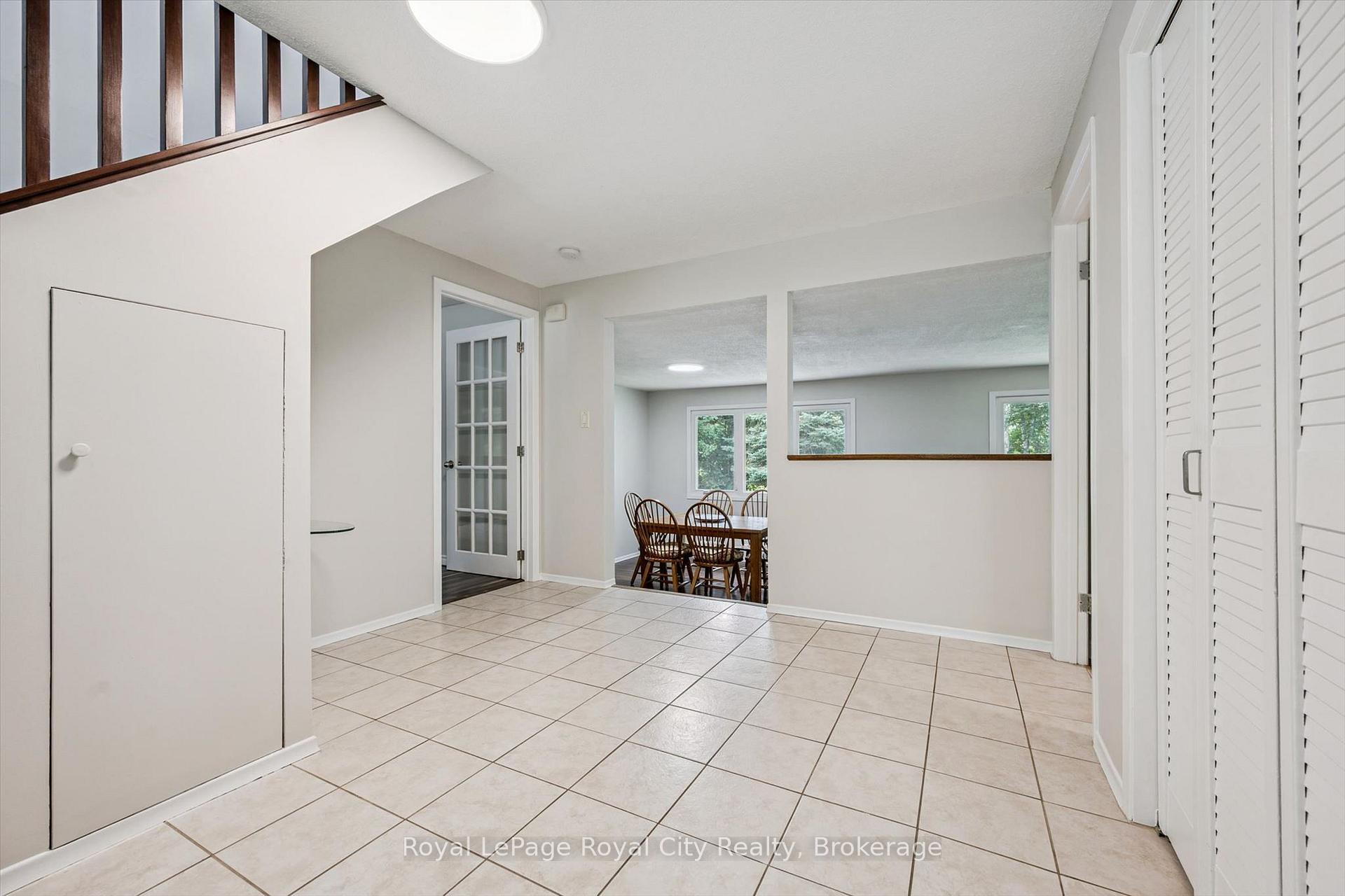 Photo 3 of 8 Berkley Place, Guelph, Riverside Park — HOMEH