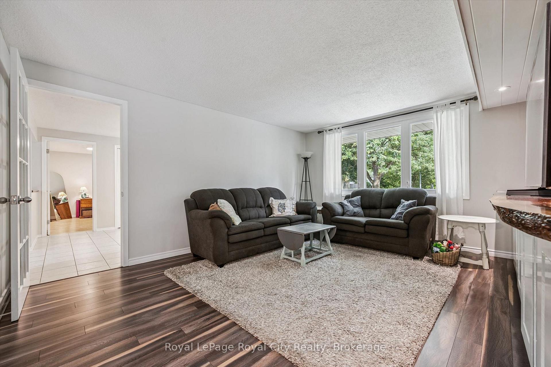 Photo 5 of 8 Berkley Place, Guelph, Riverside Park — HOMEH