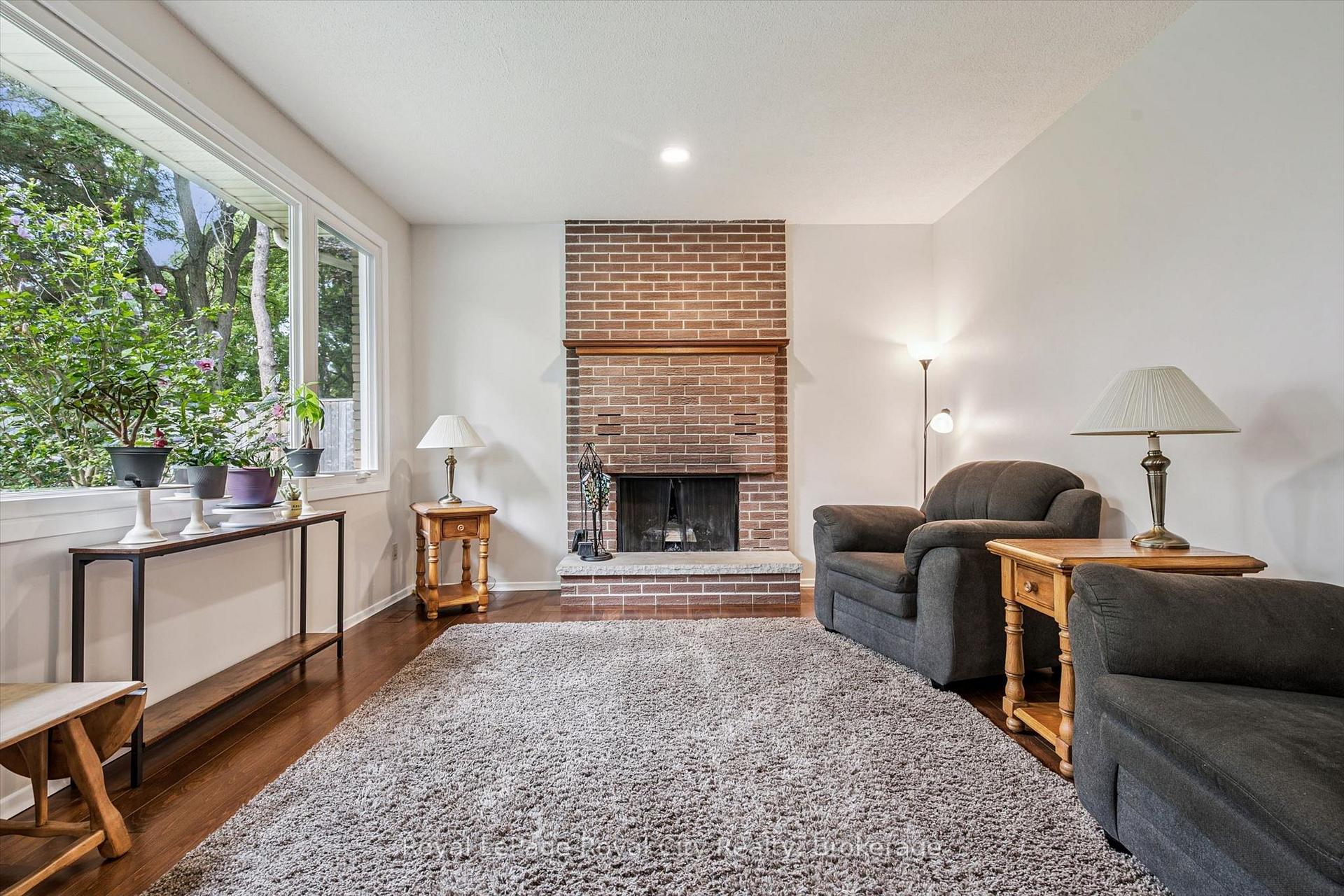 Photo 7 of 8 Berkley Place, Guelph, Riverside Park — HOMEH
