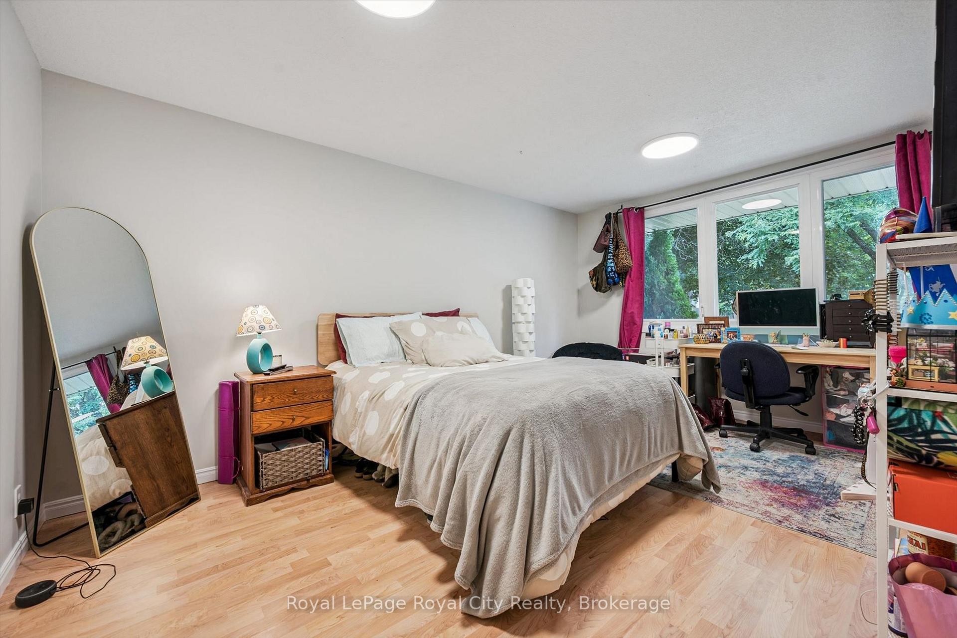 Photo 12 of 8 Berkley Place, Guelph, Riverside Park — HOMEH