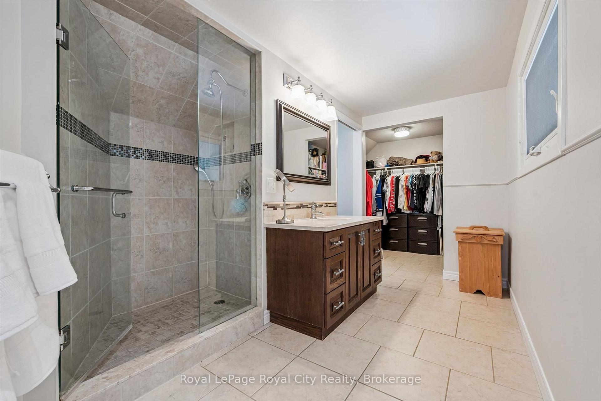 Photo 15 of 8 Berkley Place, Guelph, Riverside Park — HOMEH