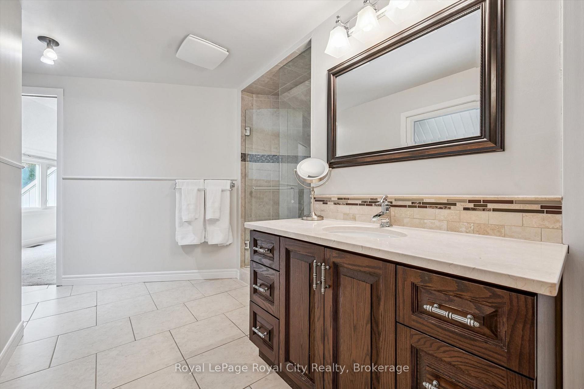 Photo 16 of 8 Berkley Place, Guelph, Riverside Park — HOMEH