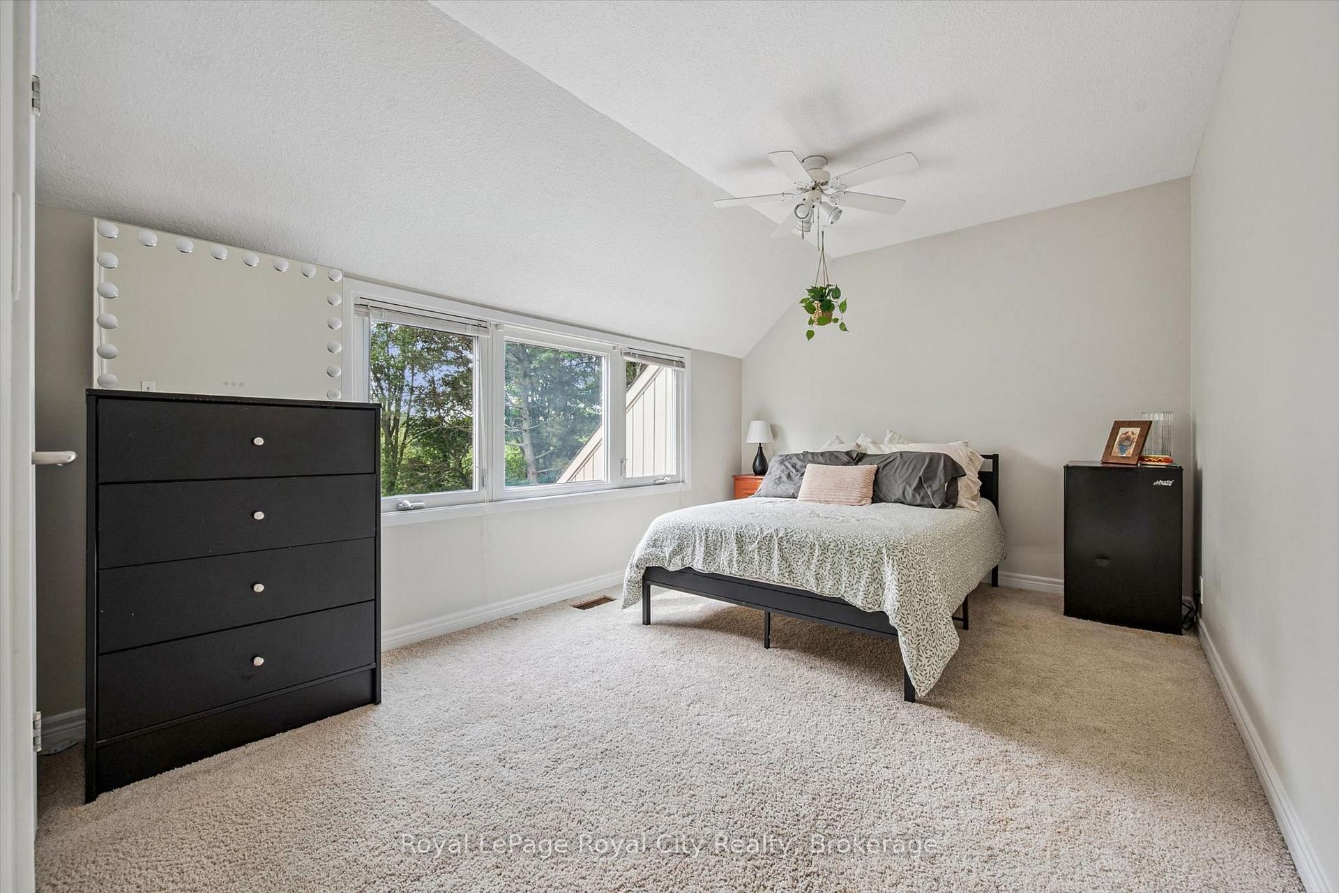 Photo 17 of 8 Berkley Place, Guelph, Riverside Park — HOMEH