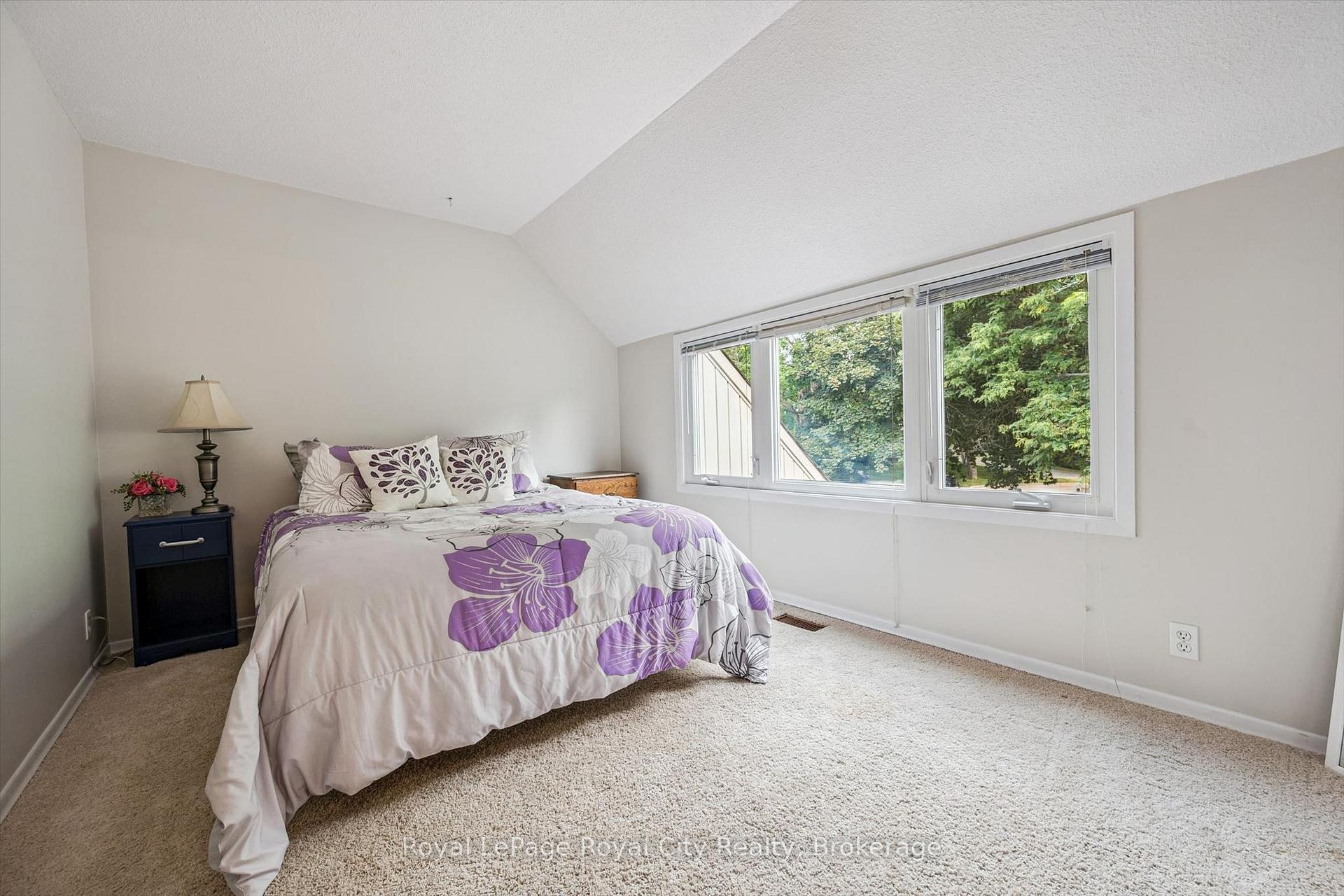 Photo 18 of 8 Berkley Place, Guelph, Riverside Park — HOMEH