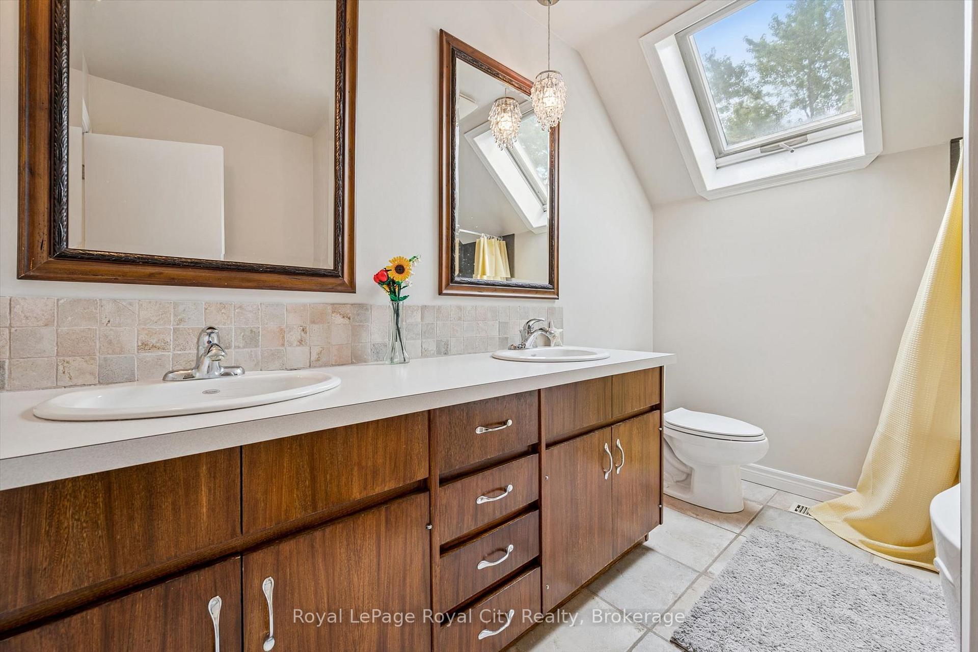 Photo 19 of 8 Berkley Place, Guelph, Riverside Park — HOMEH