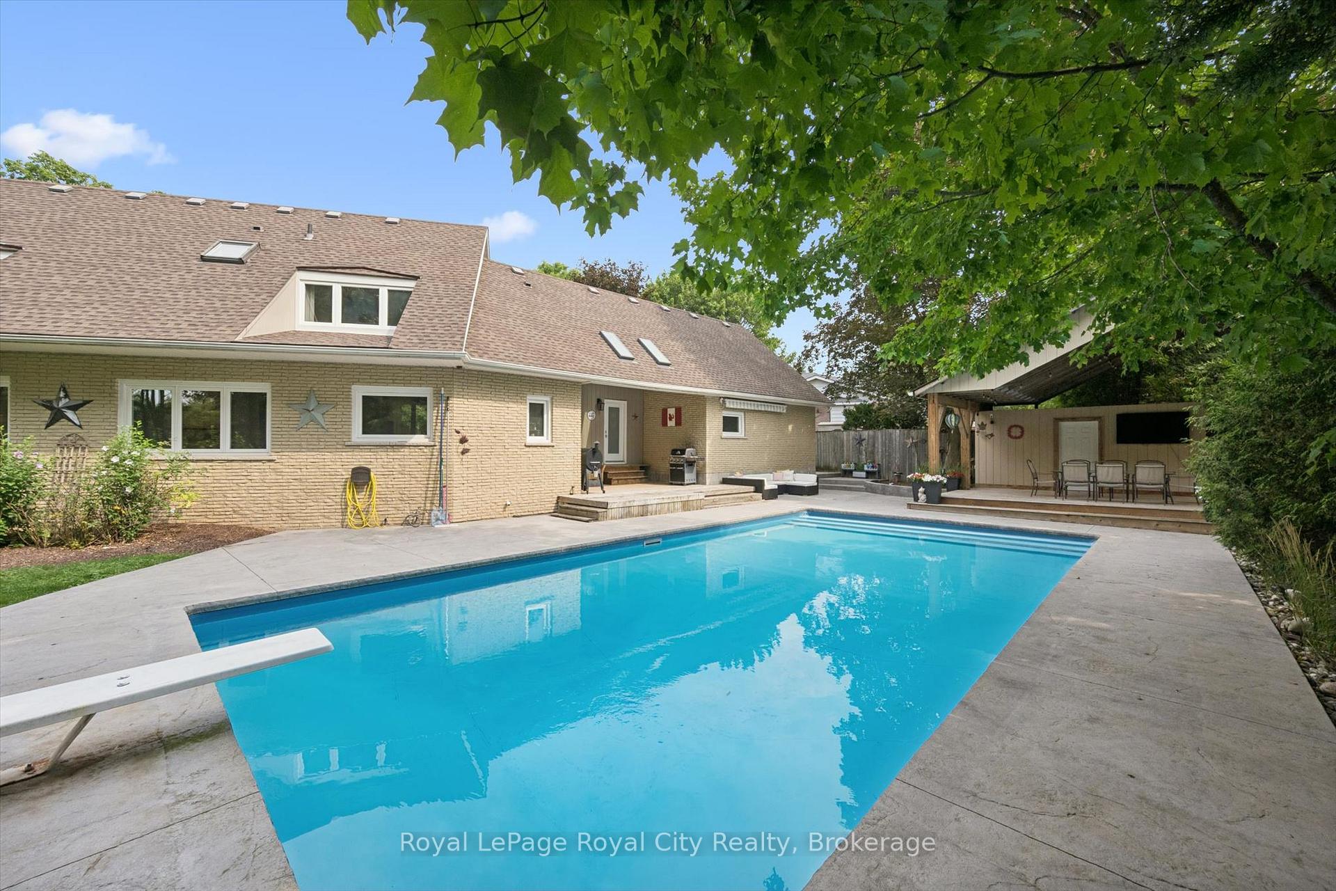 Photo 20 of 8 Berkley Place, Guelph, Riverside Park — HOMEH