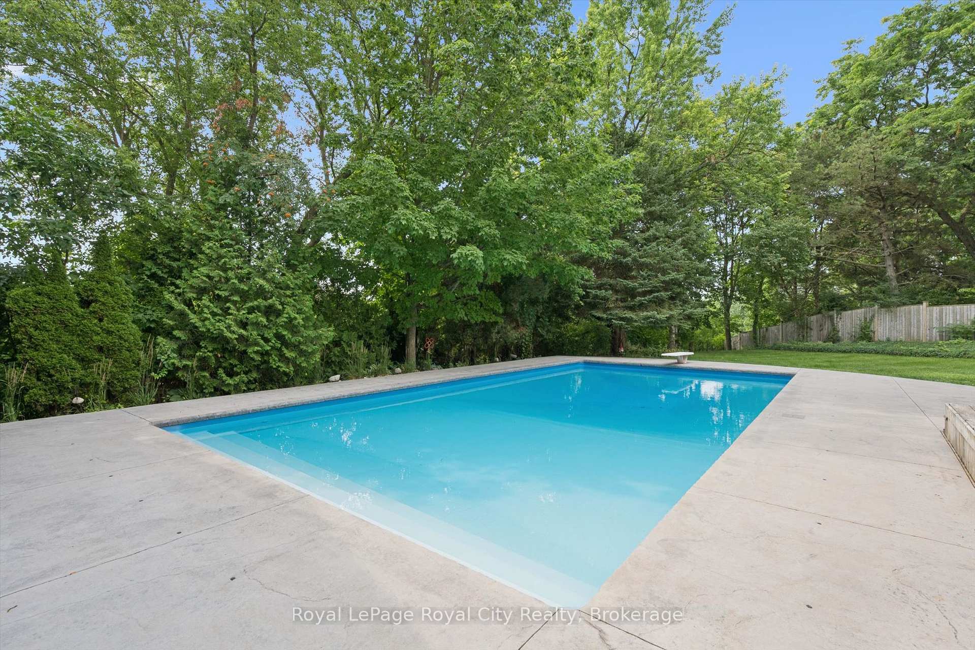 Photo 21 of 8 Berkley Place, Guelph, Riverside Park — HOMEH