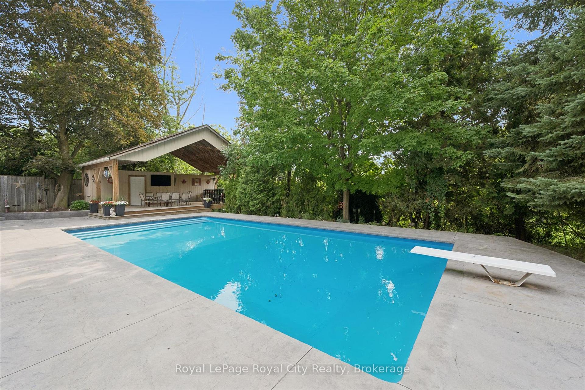 Photo 22 of 8 Berkley Place, Guelph, Riverside Park — HOMEH