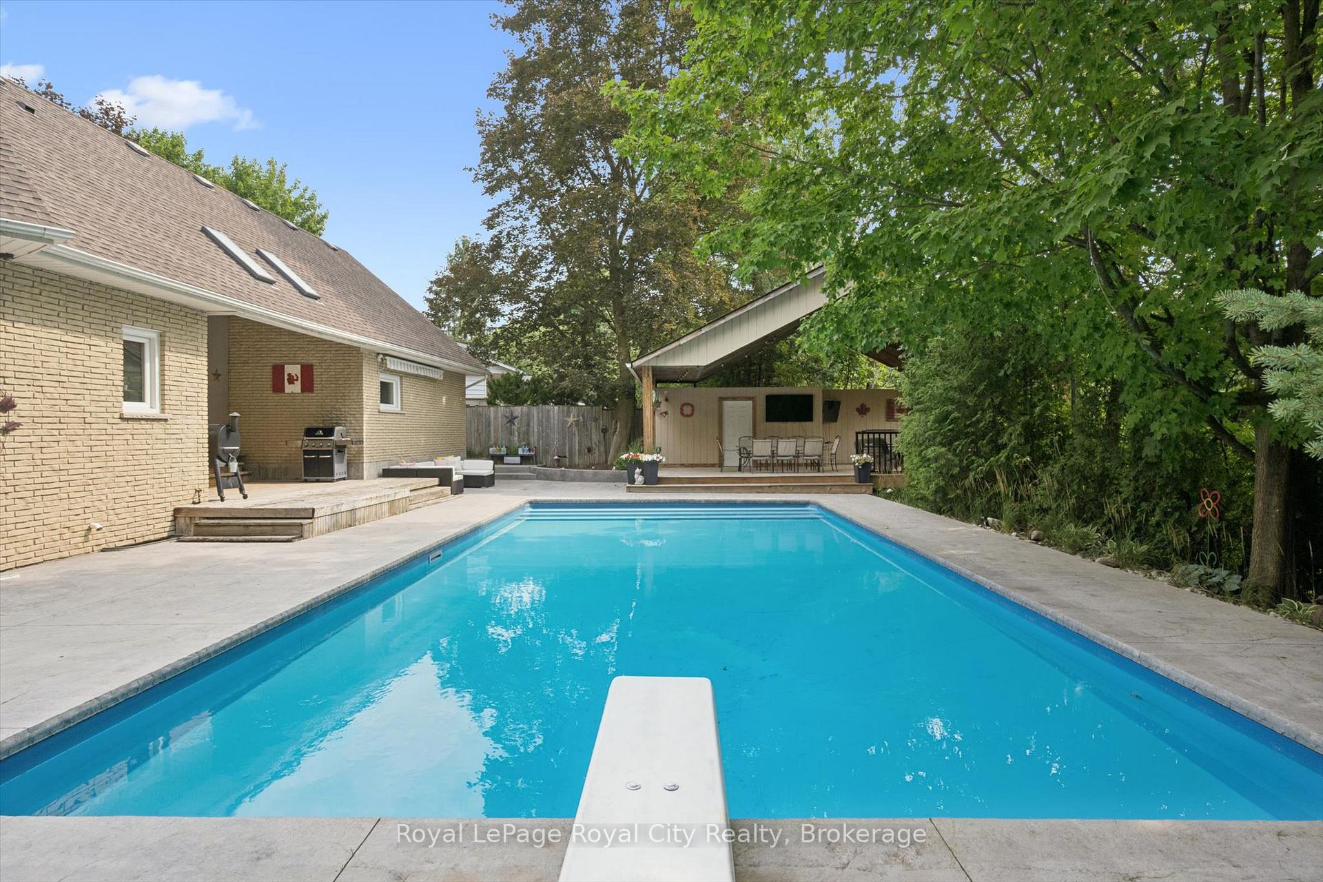 Photo 23 of 8 Berkley Place, Guelph, Riverside Park — HOMEH