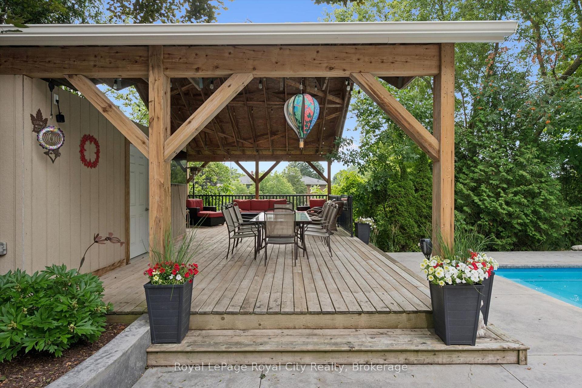 Photo 25 of 8 Berkley Place, Guelph, Riverside Park — HOMEH