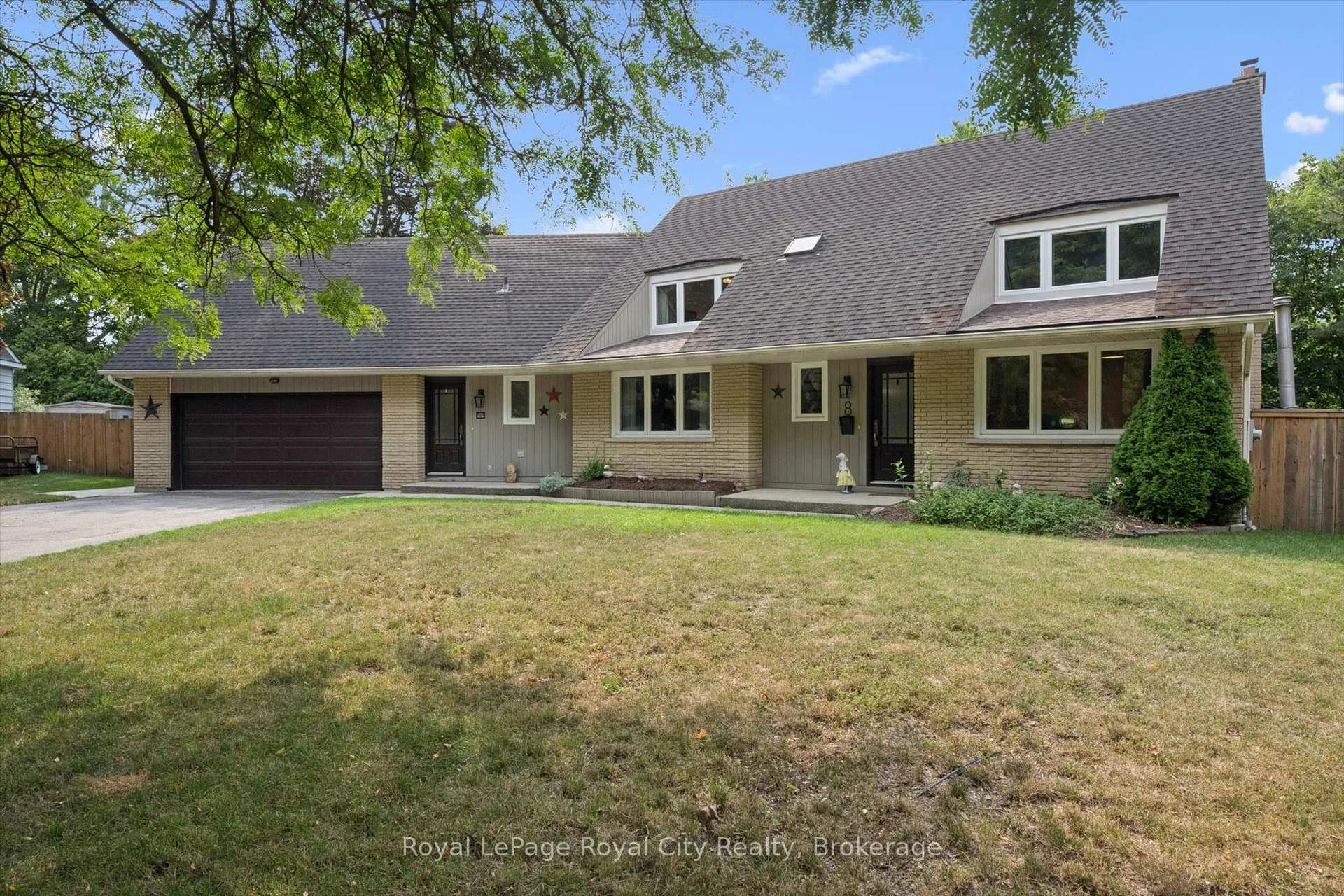 Photo 4 of 8 Berkley Place, Guelph, Riverside Park — HOMEH