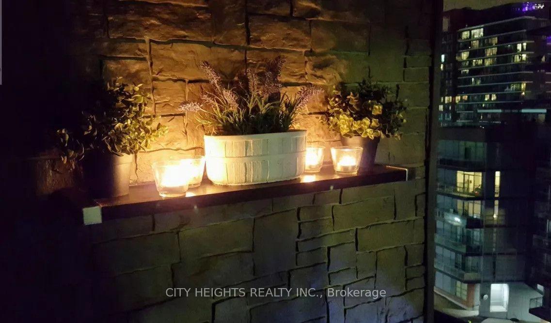 Photo 2 of Unit 811, 600 Fleet Street, Toronto, Niagara — HOMEH