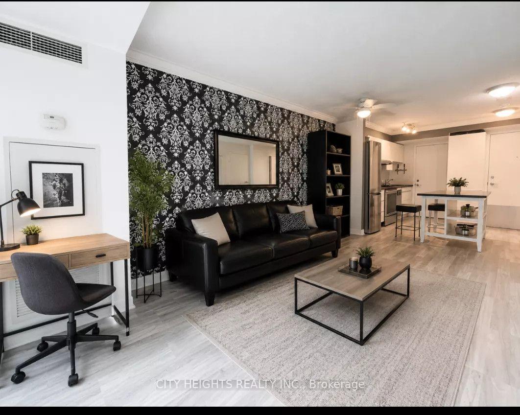 Photo 4 of Unit 811, 600 Fleet Street, Toronto, Niagara — HOMEH