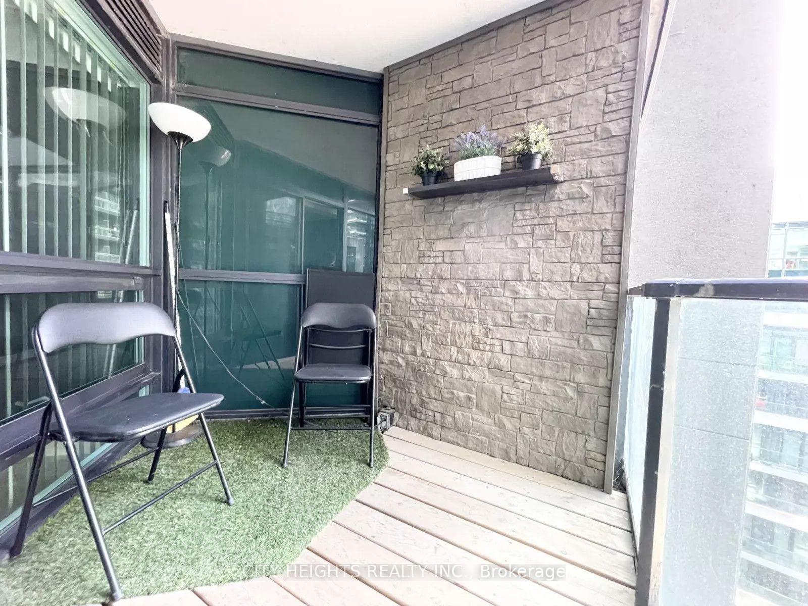 Photo 6 of Unit 811, 600 Fleet Street, Toronto, Niagara — HOMEH