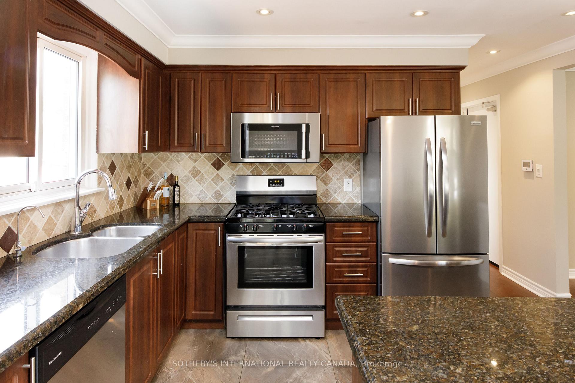 Photo 10 of Unit Upper, 2694 Constable Road, Mississauga, Clarkson — HOMEH