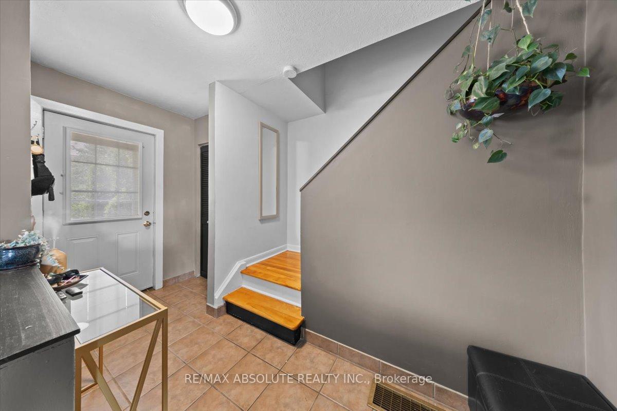 Photo 2 of 791 Borthwick Avenue, Ottawa, Castle Heights/Rideau High — HOMEH